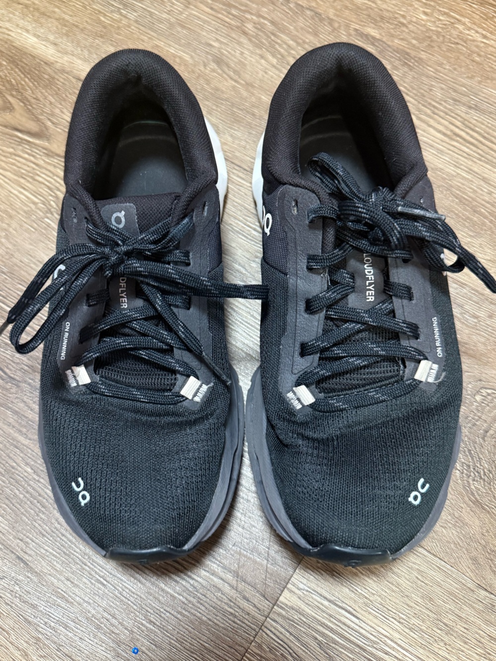 On shoes US women size 7.5 excellent condition